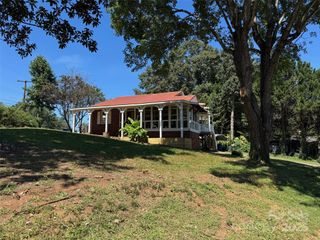 1234 11th Street NW, Hickory, NC 28601