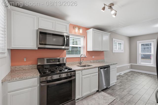 107 2nd Street, Fenton, MI 48430
