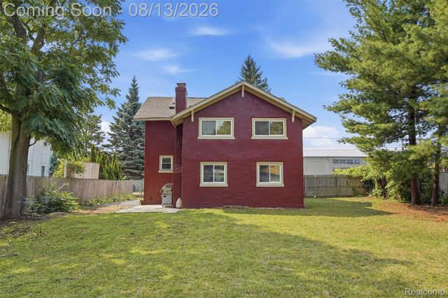 107 2nd Street, Fenton, MI 48430