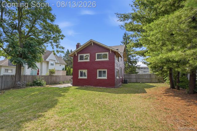 107 2nd Street, Fenton, MI 48430