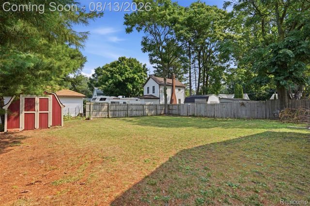 107 2nd Street, Fenton, MI 48430