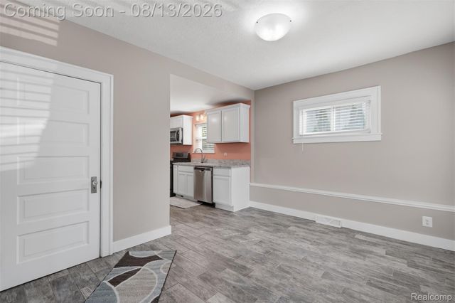 107 2nd Street, Fenton, MI 48430