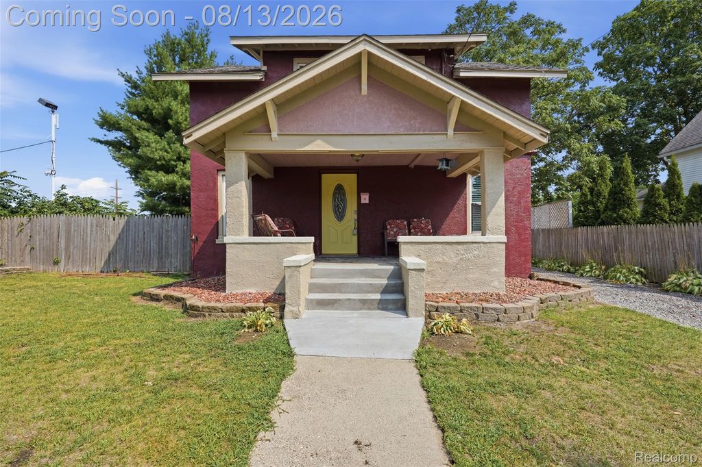 107 2nd Street, Fenton, MI 48430