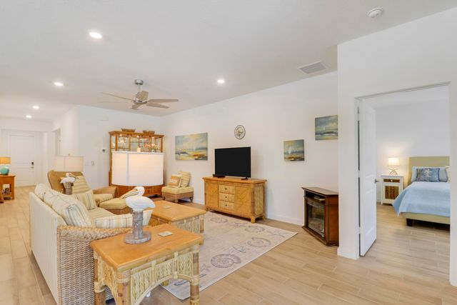 2011 NW Golden Oak Trail, Jensen Beach, FL 34957