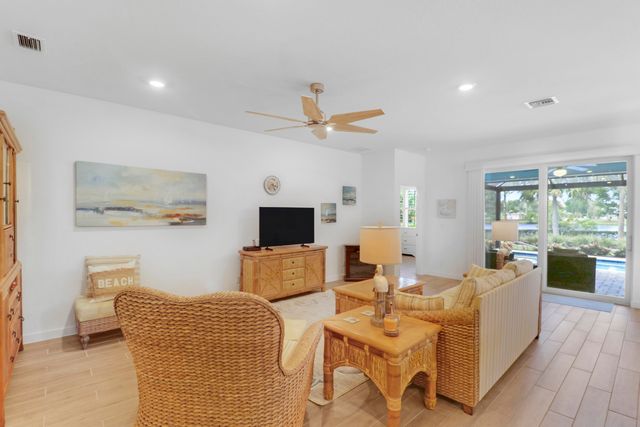 2011 NW Golden Oak Trail, Jensen Beach, FL 34957