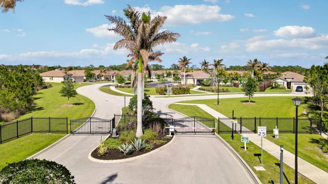 2011 NW Golden Oak Trail, Jensen Beach, FL 34957