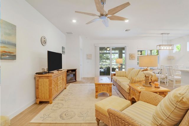 2011 NW Golden Oak Trail, Jensen Beach, FL 34957