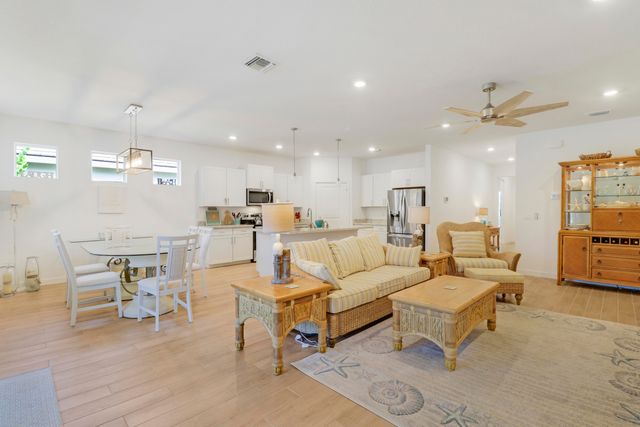 2011 NW Golden Oak Trail, Jensen Beach, FL 34957