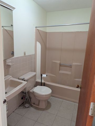 569 Somerville Avenue 5, Somerville, MA 02143