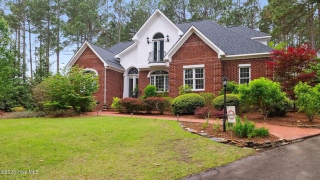 5 Wake Forest Court, Southern Pines, NC 28387