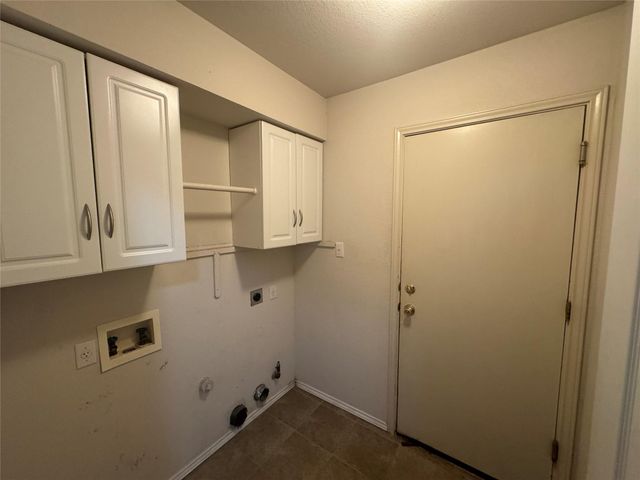 1002 Leah LN, Round Rock, TX 78665