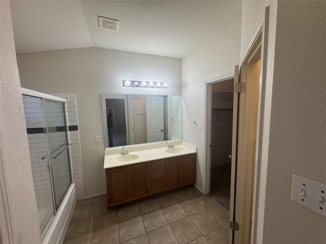 1002 Leah LN, Round Rock, TX 78665