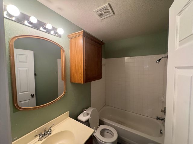1002 Leah LN, Round Rock, TX 78665