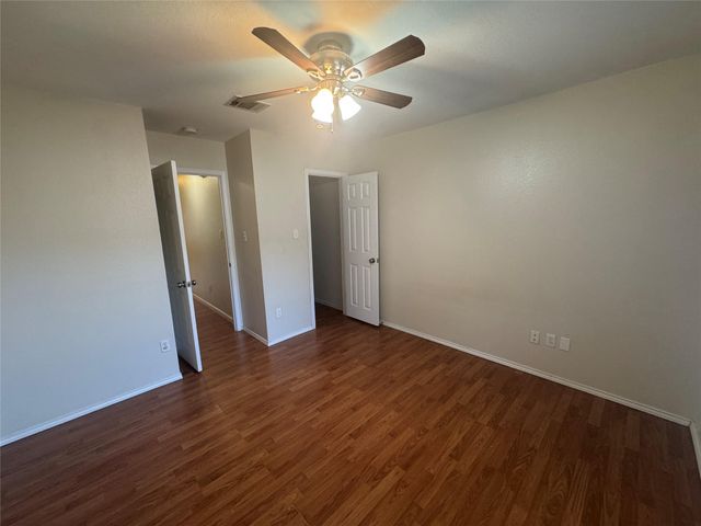 1002 Leah LN, Round Rock, TX 78665