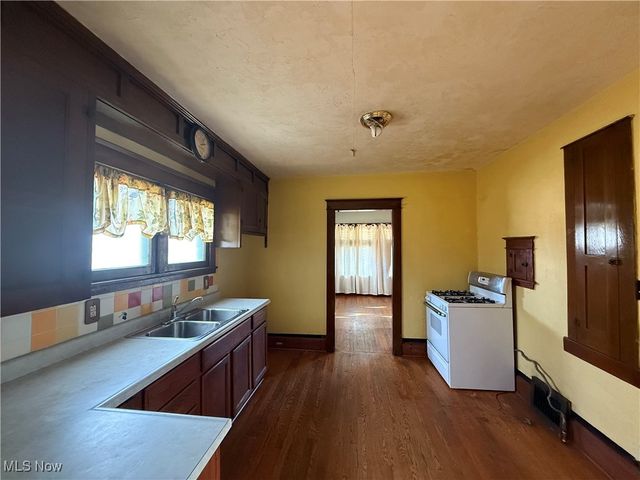 2426 Shirley Road, Youngstown, OH 44502