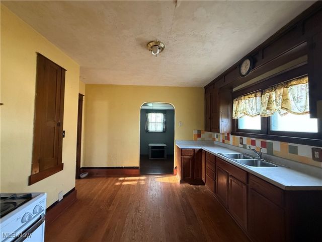 2426 Shirley Road, Youngstown, OH 44502