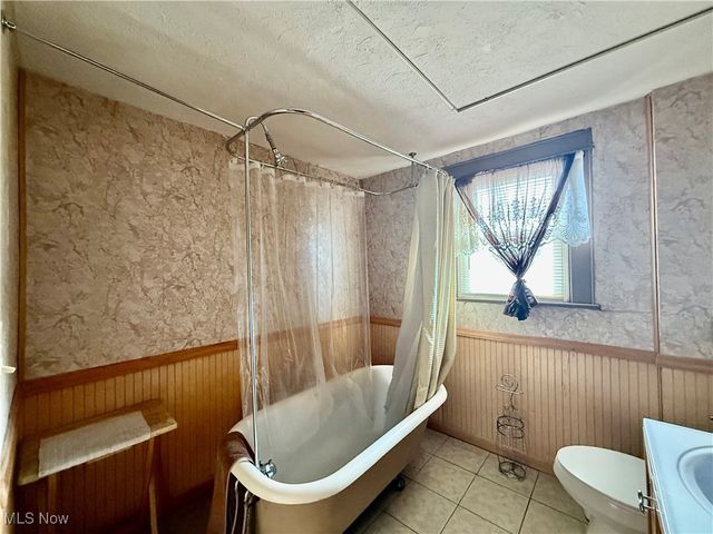 2426 Shirley Road, Youngstown, OH 44502