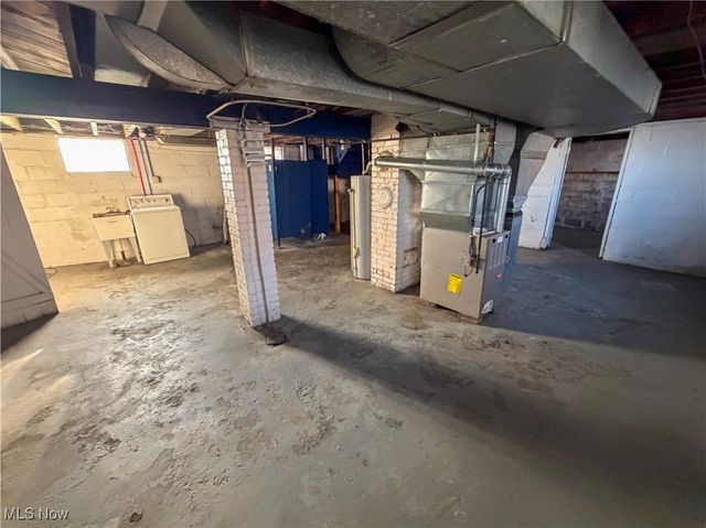 2426 Shirley Road, Youngstown, OH 44502