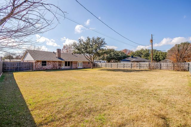 1303 Glenhaven Drive, Cleburne, TX 76033