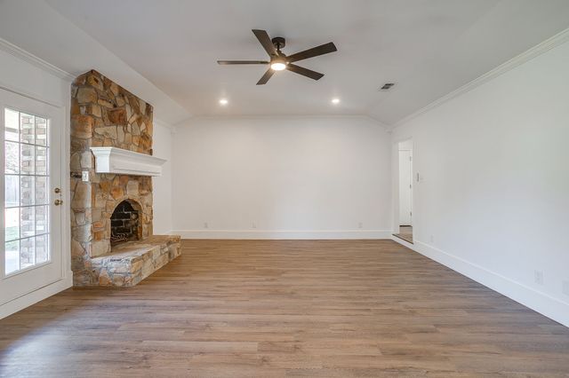 1303 Glenhaven Drive, Cleburne, TX 76033