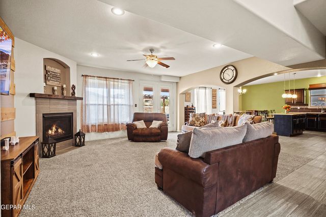 5017 MOON RANCH Lane, El Paso, TX 79934