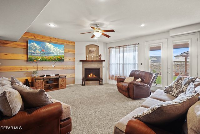 5017 MOON RANCH Lane, El Paso, TX 79934