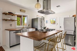 11202 Emelita Street, North Hollywood (los Angeles), CA 91601