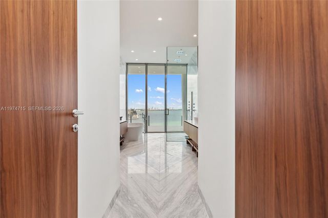 5 Grove Isle Dr PHL1, Miami, FL 33133