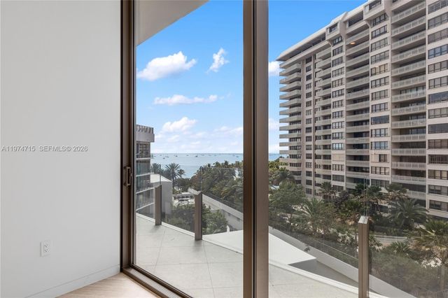 5 Grove Isle Dr PHL1, Miami, FL 33133