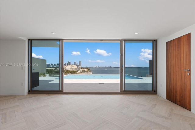 5 Grove Isle Dr PHL1, Miami, FL 33133