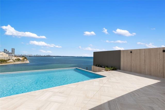 5 Grove Isle Dr PHL1, Miami, FL 33133