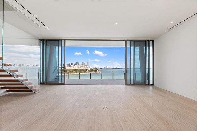 5 Grove Isle Dr PHL1, Miami, FL 33133