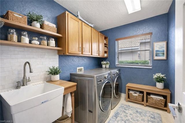 1278 Barrigona CT, Naples, FL 34119