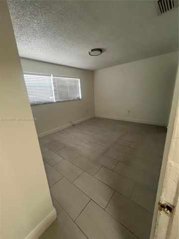 15609 SW 73rd Cir Ter 8-12, Miami, FL 33193
