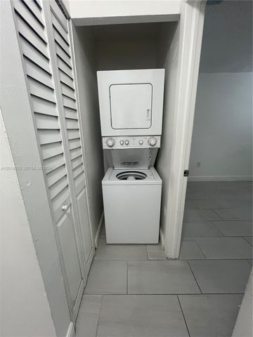 15609 SW 73rd Cir Ter 8-12, Miami, FL 33193