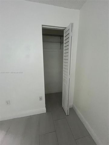 15609 SW 73rd Cir Ter 8-12, Miami, FL 33193