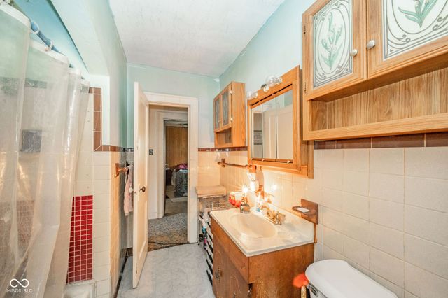 1135 Manor Court, Anderson, IN 46016