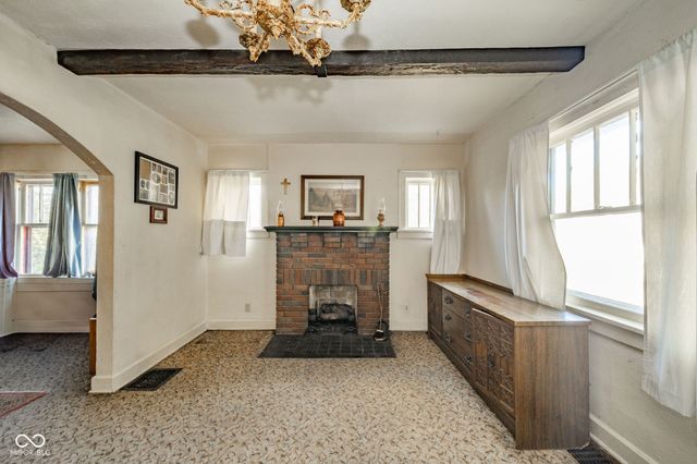 1135 Manor Court, Anderson, IN 46016