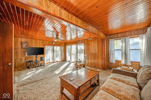 1135 Manor Court, Anderson, IN 46016