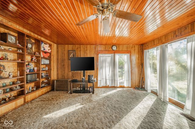 1135 Manor Court, Anderson, IN 46016