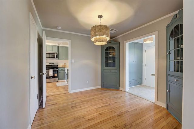 1106 Fenwick Place, Nichols Hills, OK 73116