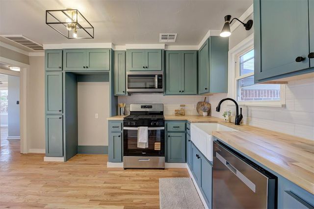 1106 Fenwick Place, Nichols Hills, OK 73116