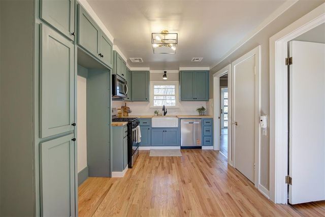 1106 Fenwick Place, Nichols Hills, OK 73116