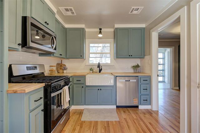 1106 Fenwick Place, Nichols Hills, OK 73116