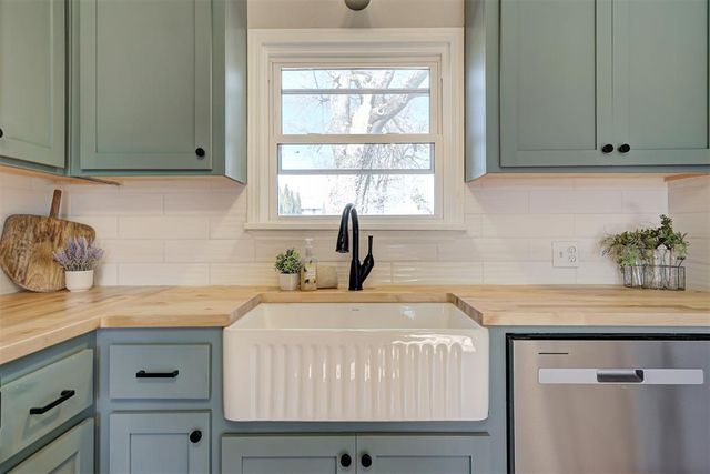 1106 Fenwick Place, Nichols Hills, OK 73116