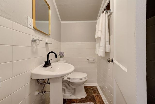 1106 Fenwick Place, Nichols Hills, OK 73116