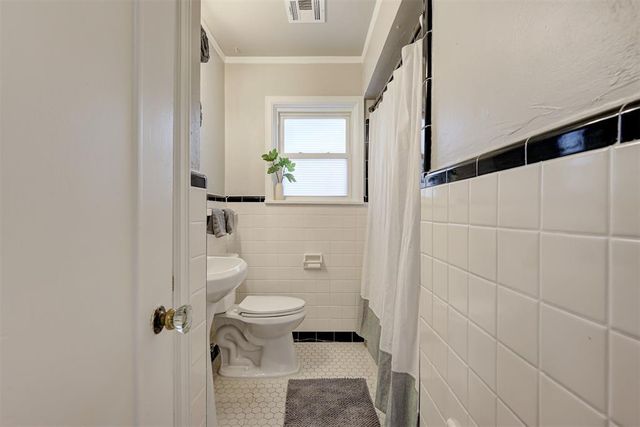 1106 Fenwick Place, Nichols Hills, OK 73116