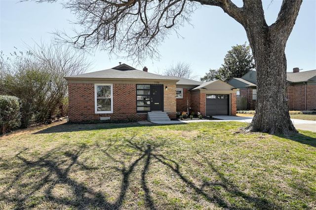 1106 Fenwick Place, Nichols Hills, OK 73116