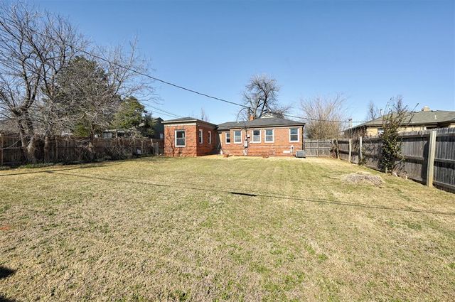 1106 Fenwick Place, Nichols Hills, OK 73116