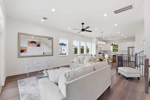 7706 Earl Rudder Way, Houston, TX 77055